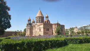 - Eczmiadzyn-armenia-006.jpg