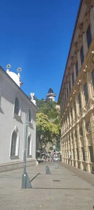 Wieża zegarowa Uhrturm na wzgórzu Schlossberg w Grazu - graz-043.jpg