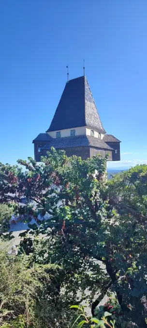 Wieża zegarowa Uhrturm na wzgórzu Schlossberg w Grazu - graz-050.jpg