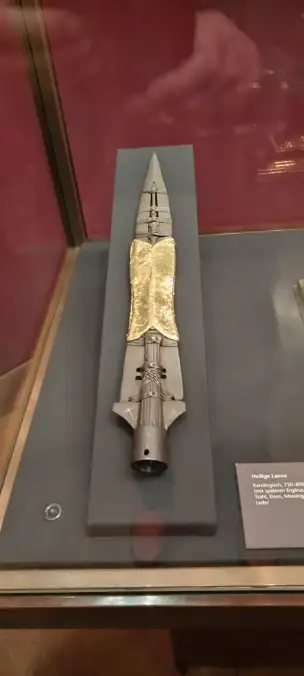 Święta i Niosąca Krzyż Lanca Cesarska - wieden-hofburg-015.jpg