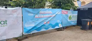 Baner wygląda na nowy.
Jeszcze im się nie znudziło?