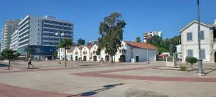 Magazyny i stary zajazd na Placu Europejskim - larnaka-plac-003.jpg