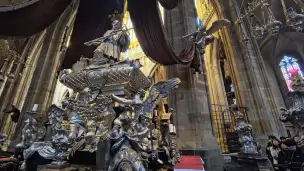 Srebrny nagrobek św. Jana Nepomucena w katedrze św. Wita - 365affc0-fe10-4e4e-b3c9-28abb3f4582c.jpg