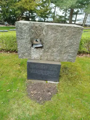 grób żołnierzy, których szczątki odnaleziono na terenach rosyjskich po wojnach w latach 1939–1944