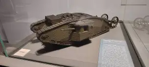 Czołg Mark V - Invalides-014.jpg