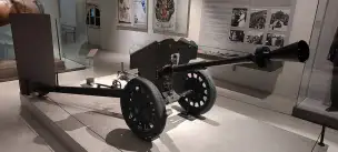 Lekkie działo przeciwpancerne SA-L kal. 25 mm model 1934 - Invalides-021.jpg