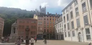 Widok na Bazylikę z Placu świętego Jana Chrzciciela.