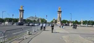 Widok zza Sekwany na Grand Palais, Petit Palais i most Pont Alexandre III