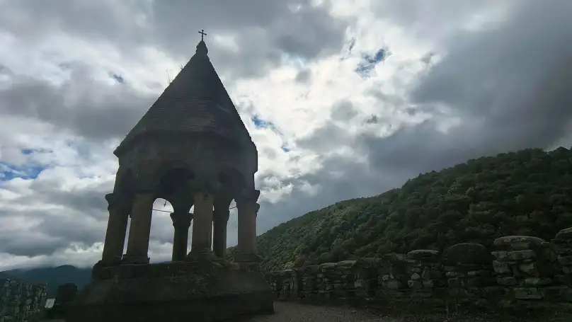 Twierdza Ananuri - image