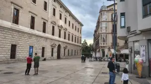  - 237e04ba-6389-44f0-b1f4-dd8783a4c21c.jpg