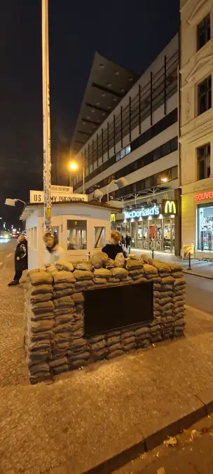 Checkpoint Charlie - berlin-079.jpg