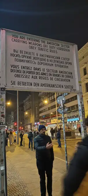 Checkpoint Charlie - berlin-081.jpg