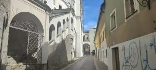 Uliczka Luragogasse na Starym Mieście w Passau