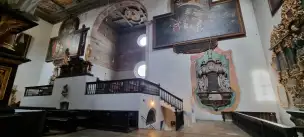 Transept zachodni z około 1050 r. z późniejszym drewnianym sufitem