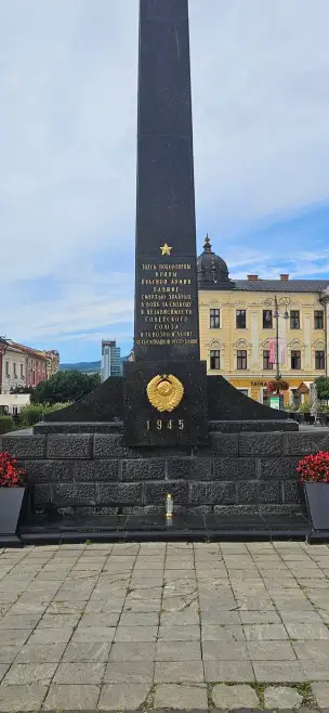 Pomnik poległych bohaterów armii radzieckiej i rumuńskiej w Bańskiej Bystrzycy - Banska_Bystrzyca-006.jpg