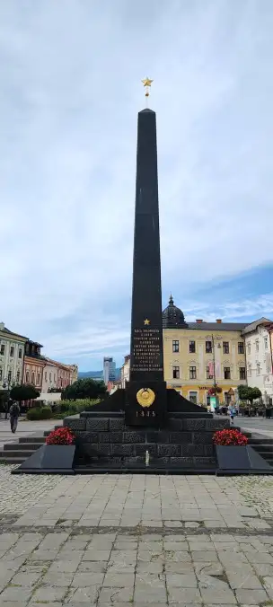 Pomnik poległych bohaterów armii radzieckiej i rumuńskiej w Bańskiej Bystrzycy - Banska_Bystrzyca-023.jpg
