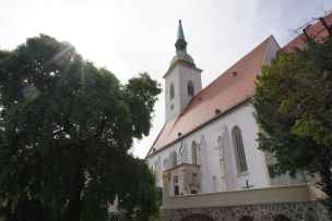 Węgierskie dziedzictwo na Słowacji - bratyslawa-katedra-004.jpg