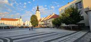 Plac i Kolumna Trójcy Świętej - trnava-022.jpg