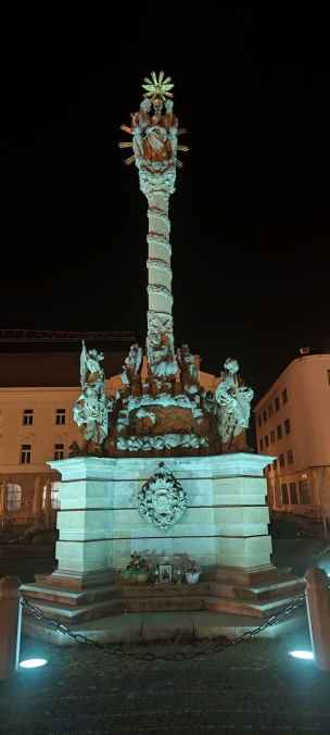 Plac i Kolumna Trójcy Świętej - trnava-027.jpg