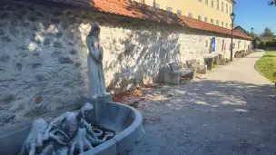 Statua przedstawiająca Świętego Jana Nepomucena