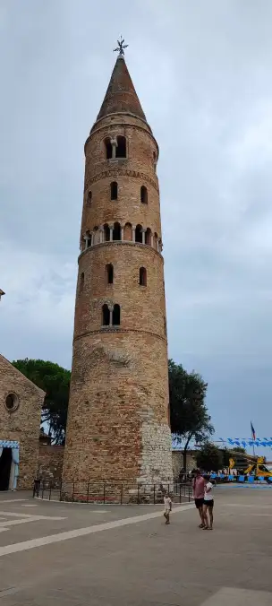 Campanile del Duomo - wieża katedralna - Caorle-009.jpg