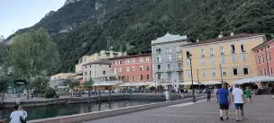 Piazza Catena i Torre Apponale - Riva_del_Garda-020.jpg