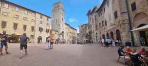 Piazza della Cisterna - san-gimignano-003.jpg
