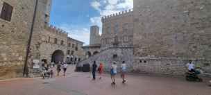 Piazza del Duomo - san-gimignano-007.jpg