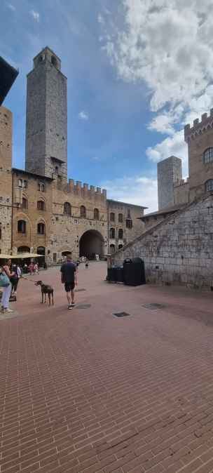 Piazza del Duomo - san-gimignano-008.jpg