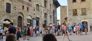 Piazza della Cisterna - san-gimignano-022.jpg