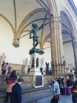 Perseusz z głową Meduzy - brązowa rzeźba autorstwa Benvenuto Celliniego, jedna z najbardziej znanych rzeźb eksponowanych w obrębie Piazza della Signoria.