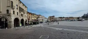 Piazza Prato della Valle - padwa-001.jpg