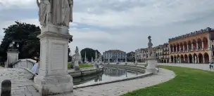 Piazza Prato della Valle - padwa-002.jpg