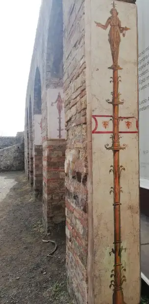 Świątynia Izydy w Pompejach - pompeje-064.jpg