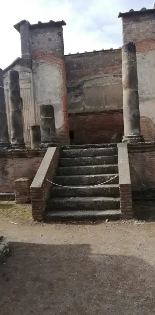 Świątynia Izydy w Pompejach - pompeje-065.jpg