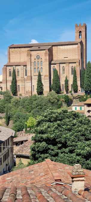 Kościół San Domenico - widok z Piazza San Giovanni.