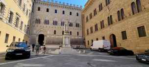 Palazzo i Piazza Salimbeni
