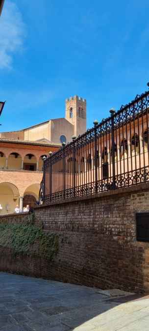 Sanktuarium i dom św. Katarzyny ze Sieny - ulice-siena-010.jpg