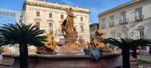Fontana di Diana - syrakuzy-021.jpg