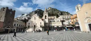 Piazza IX Aprile - taormina-011.jpg